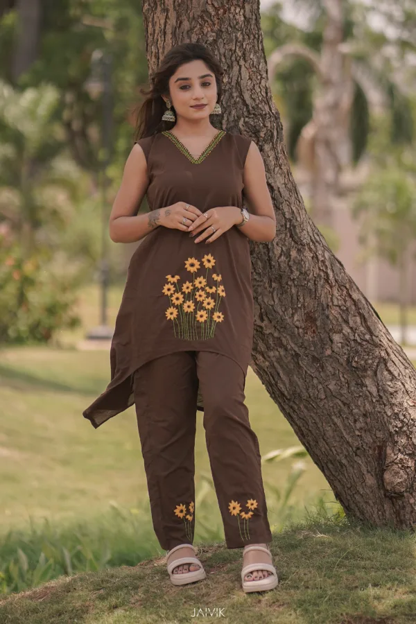 Chocolate Brown Floral Embroidered Asymmetric Kurta Set - Image 5